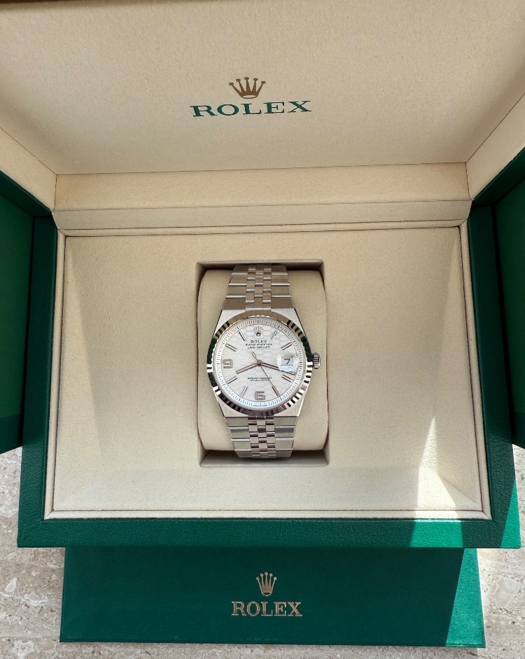Часы Rolex LAND-DWELLER 40мм 127334-0001