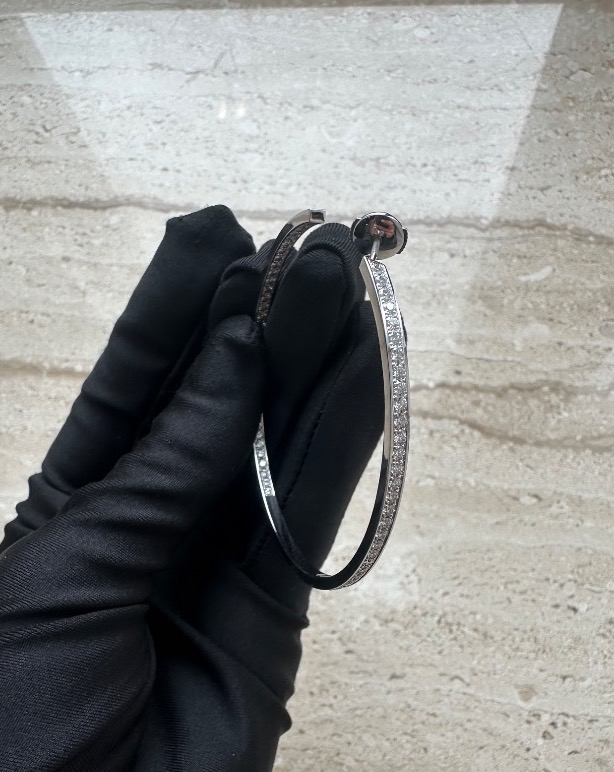 Серьги Cartier Classic Diamond Gold Hoop CRN8037400