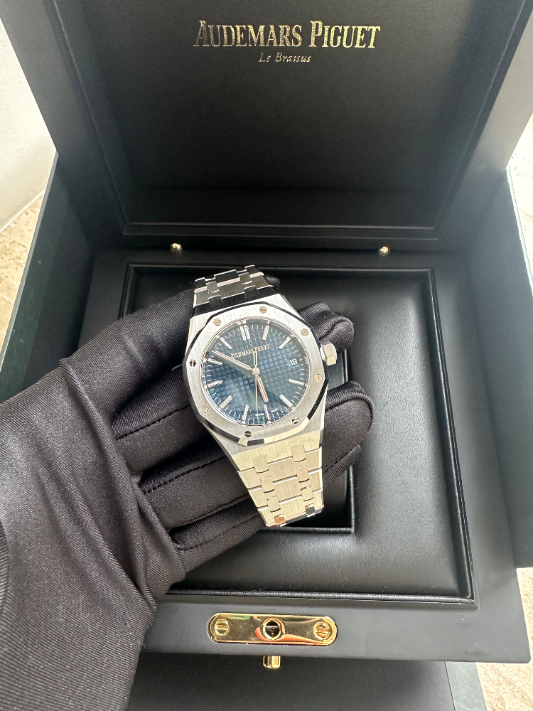 Часы AUDEMARS PIGUET ROYAL OAK 37 mm 15550ST.OO.1356ST.06