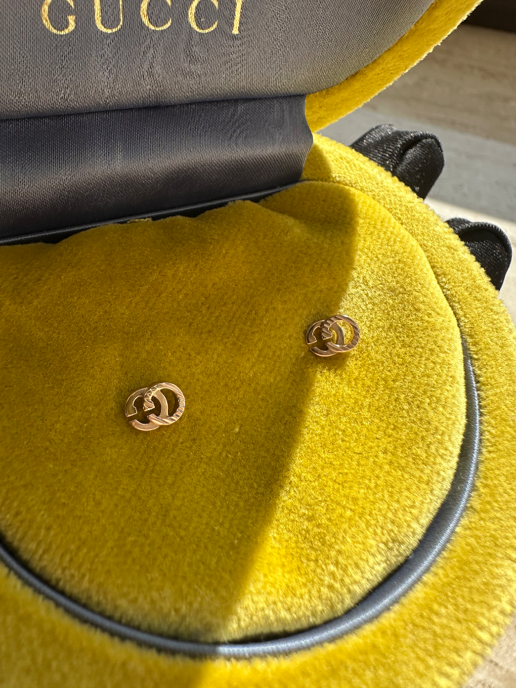 Серьги GUCCI Interlocking G Gold Stripe Stud Earrings YBD65221900100U