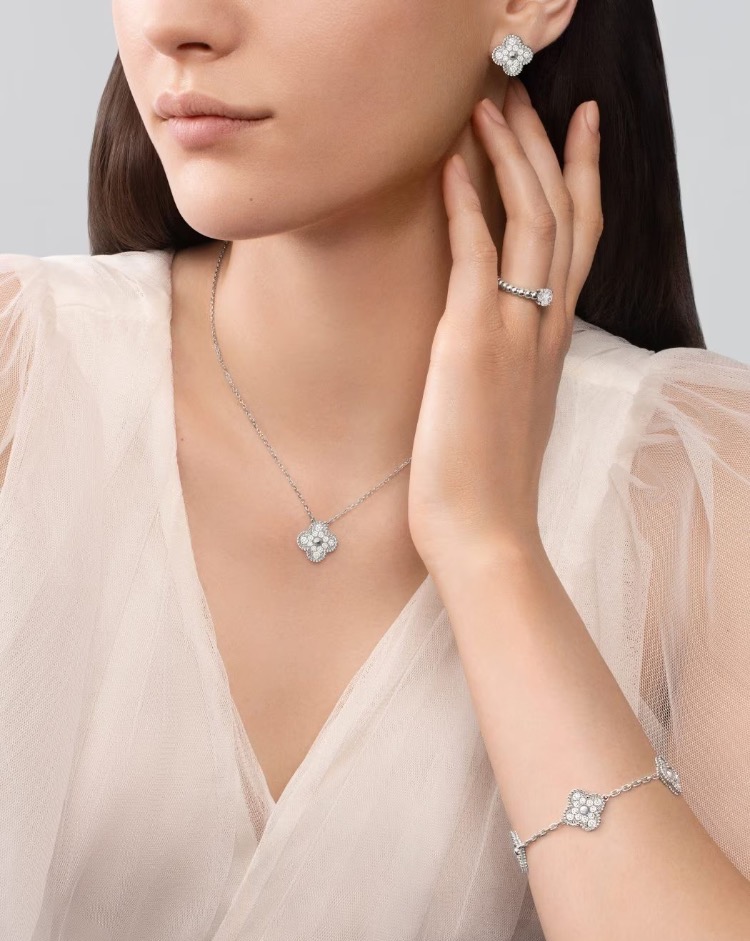 Подвеска Van Cleef & Arpels Vintage Alhambra Diamond VCARA46100