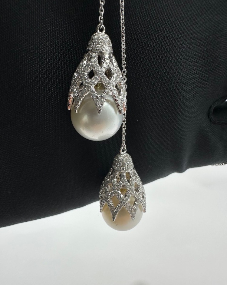 Подвеска RALFDIAMONDS С ЖЕМЧУГОМ И БРИЛЛИАНТАМИ.