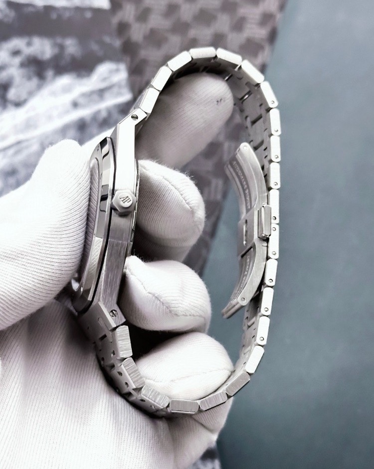 Часы AUDEMARS PIGUET ROYAL OAK Self Winding Flying Tourbillon Extra-Thin (RD 3) 39mm 26670ST.OO.1240ST.02