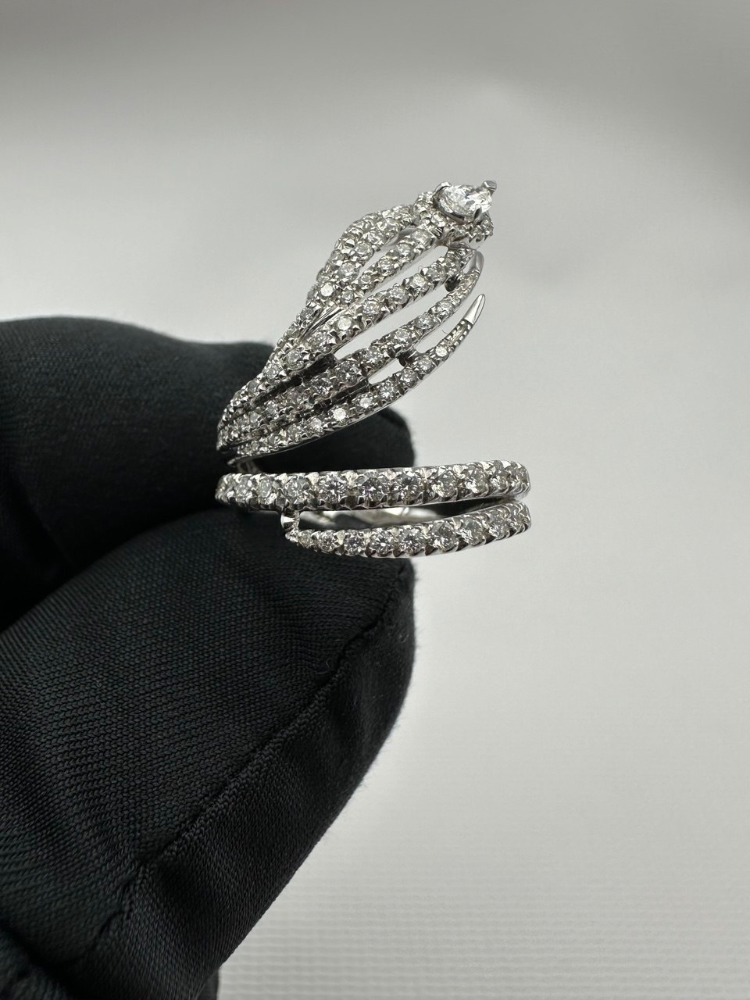 Кольцо Damiani с бриллиантами.