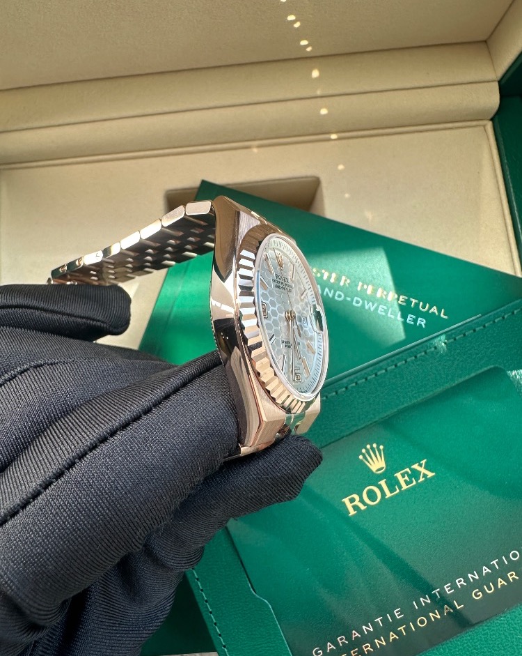 Часы Rolex LAND-DWELLER Rose gold 127235-0001