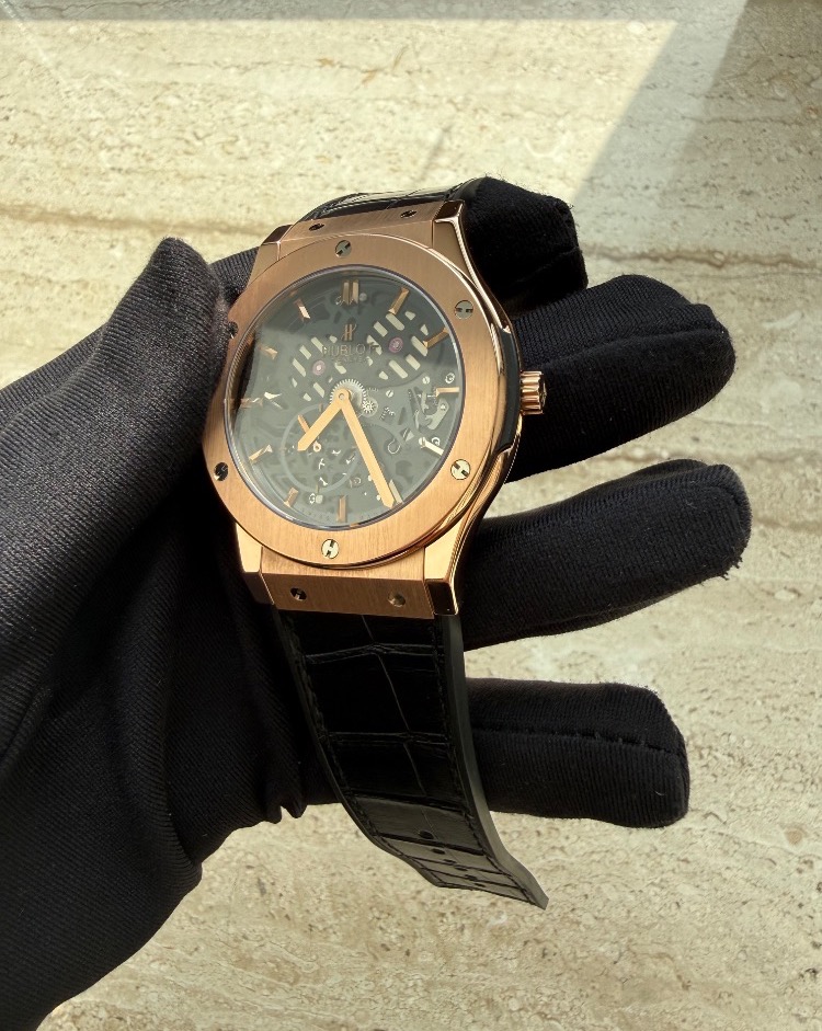 Часы Hublot Classic Fusion Ultra-Thin Skeleton King Gold 45 515.OX.0180.LR