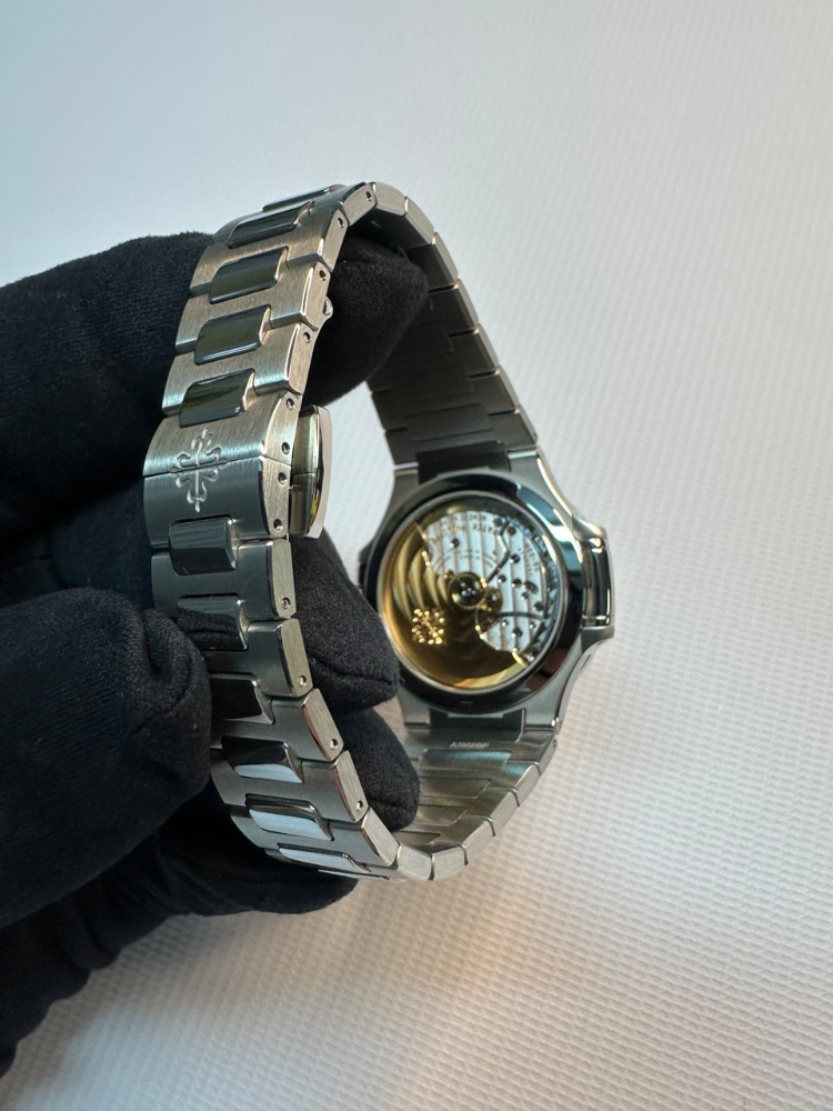 Часы Patek Philippe Nautilus Lady 7118/1A-001