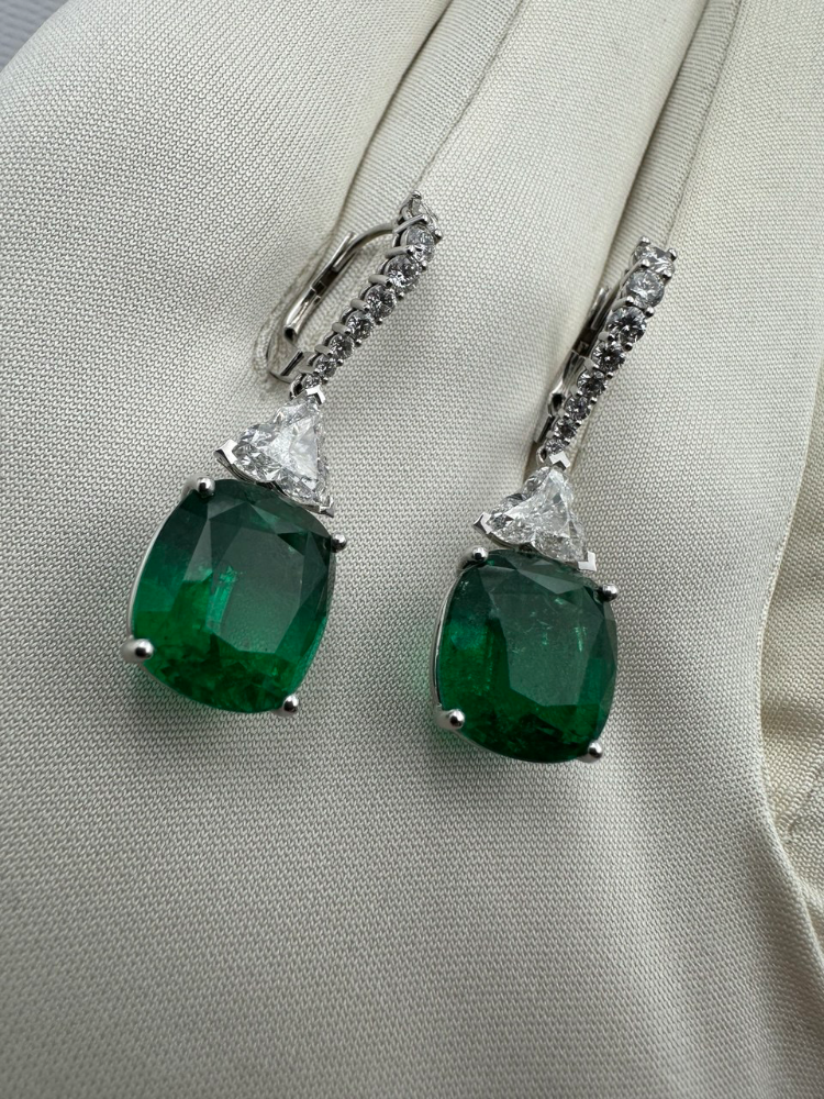 Серьги No name с изумрудами 8 57/8 95ct Vivid Green.