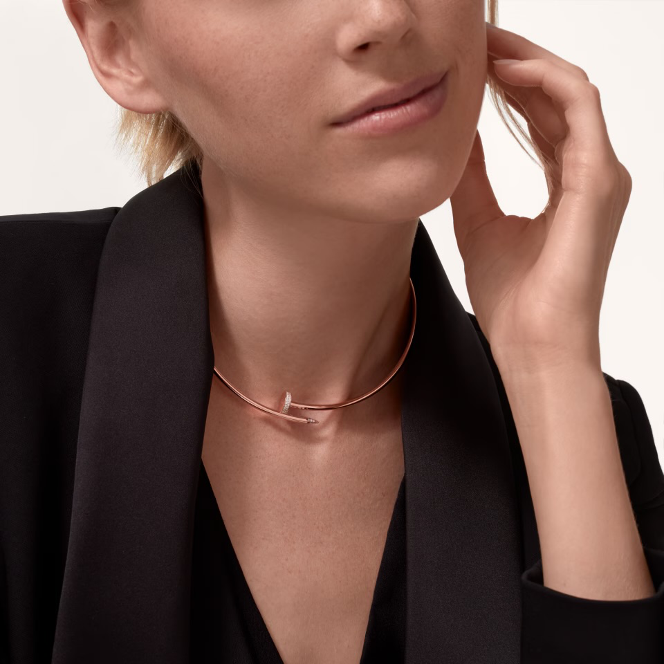 Колье Cartier JUSTE UN CLOU TORQUE NECKLACE SMALL MODEL DIAMONDS N7424420 (31 5 cm).