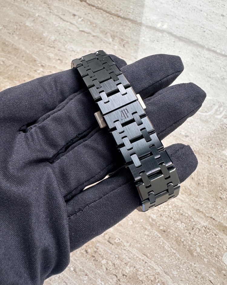 Часы AUDEMARS PIGUET Royal Oak Selfwinding CAROLINA BUCCI LIMITED EDITION 77350CE.OO.1266CE.02.A