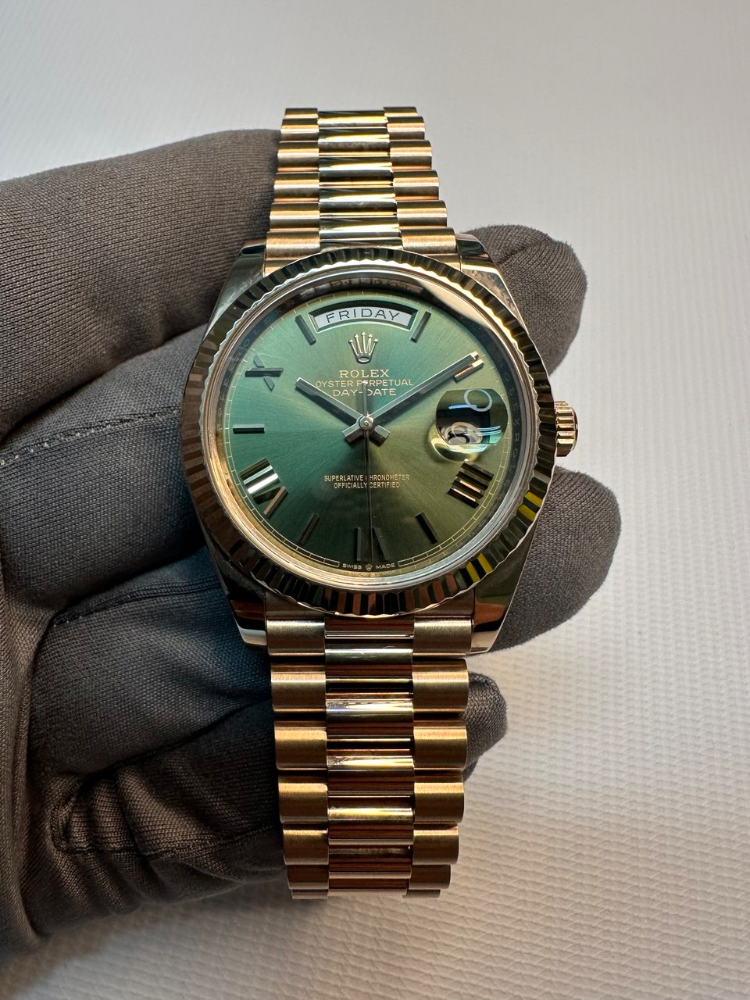 Часы Rolex DAY-DATE 40 MM EVEROSE GOLD 228235