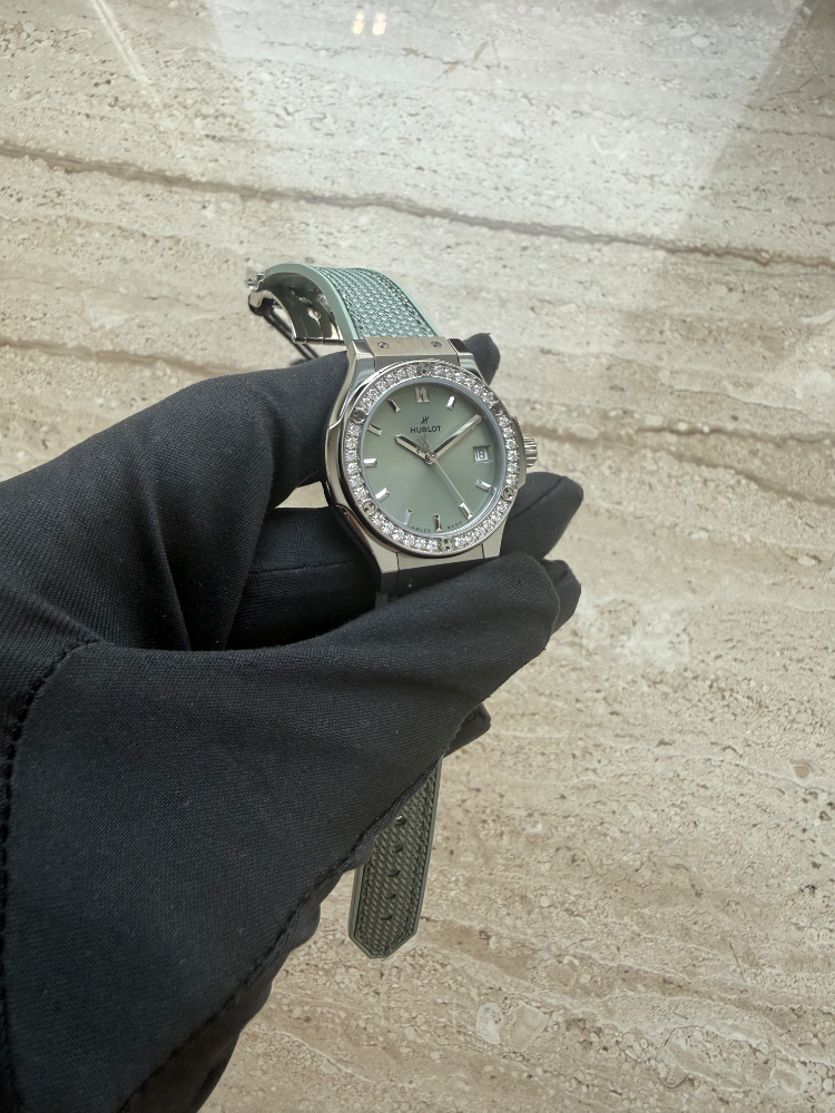Часы Hublot CLASSIC FUSION 581.NX.891G.NR.1104