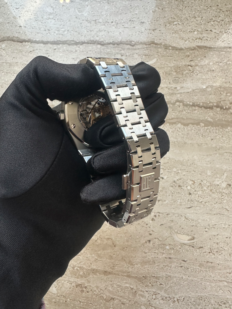 Часы AUDEMARS PIGUET Royal Oak Selfwinding 41 mm 15400ST.OO.1220ST.01