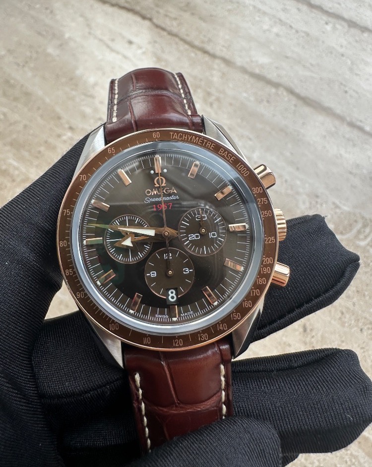 Часы Omega Speedmaster Broad Arrow 321.90.42.50.13.001