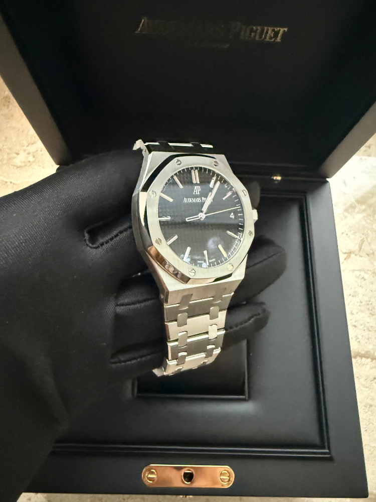 Часы AUDEMARS PIGUET ROYAL OAK SELFWINDING 41 MM 15500ST.OO.1220ST.03