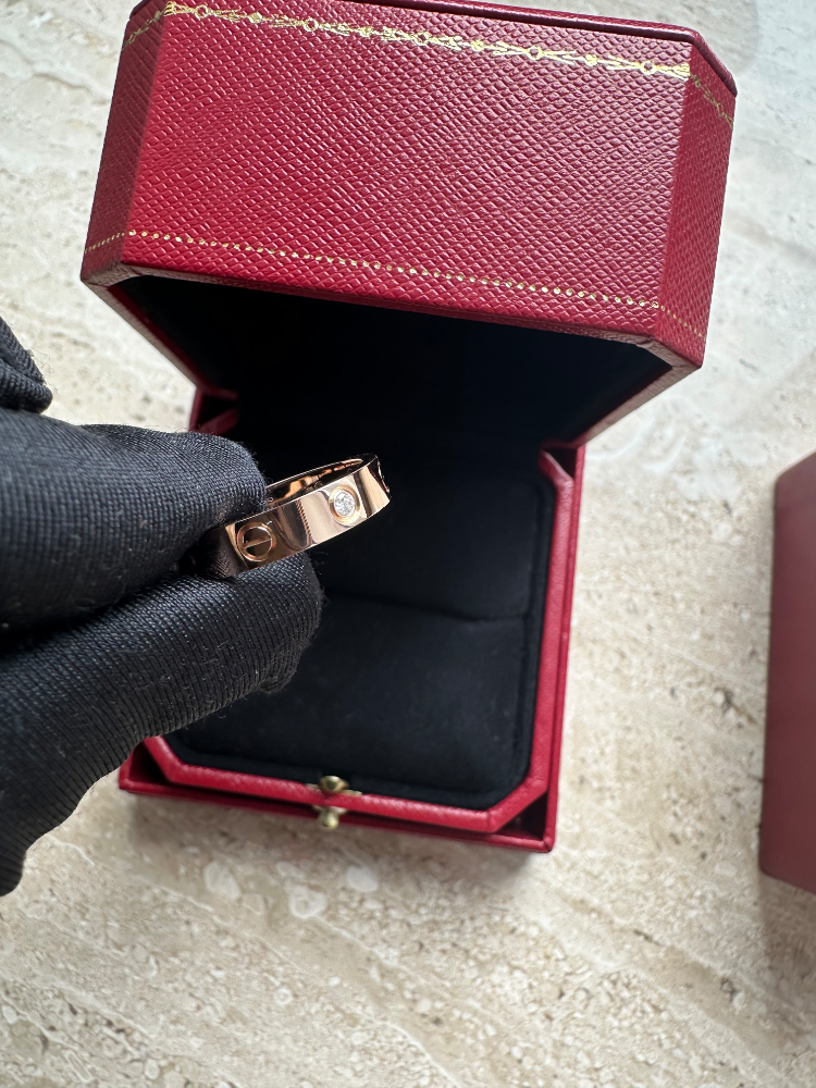 Кольцо Cartier LOVE RING SMALL MODEL 1 DIAMOND B4050752
