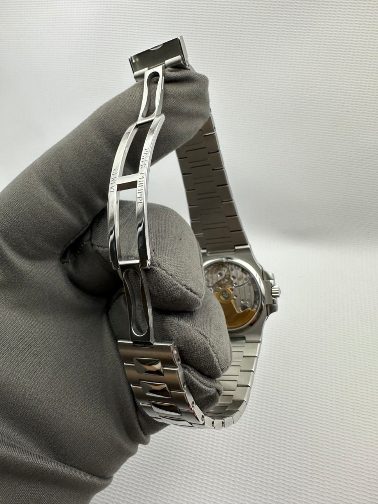 Часы Patek Philippe Nautilus 5800/1A-001