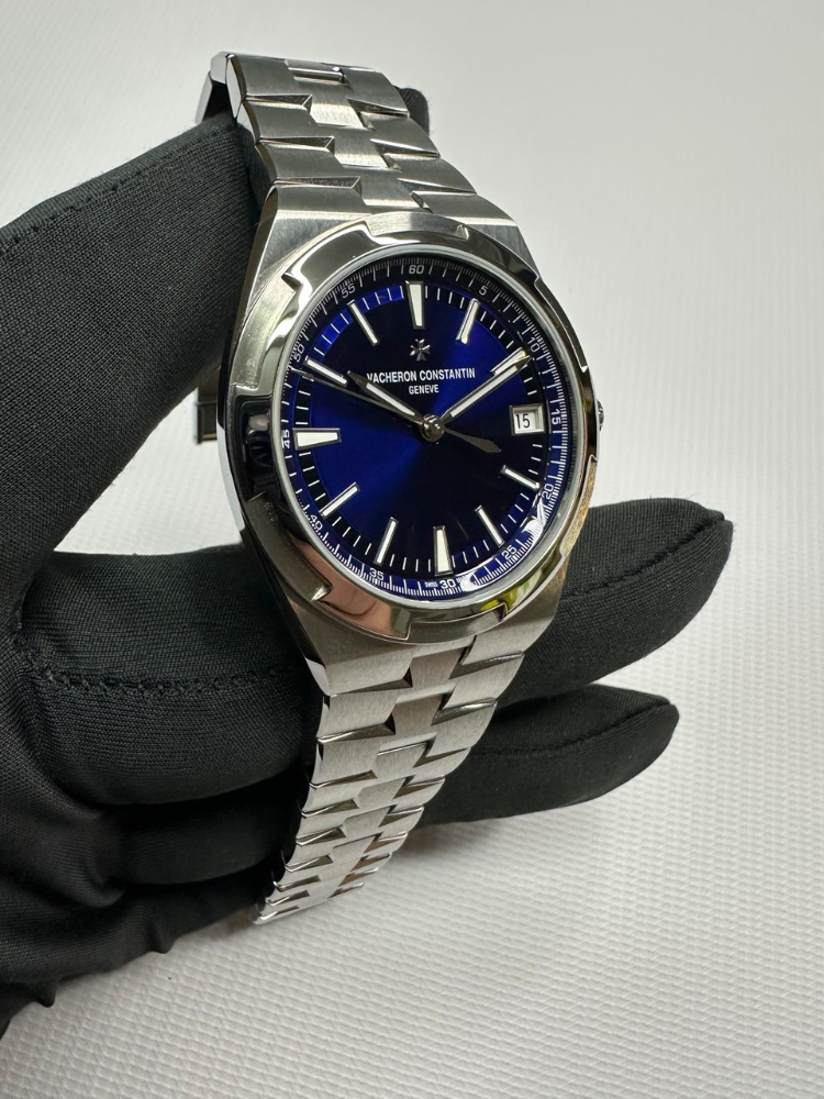 Часы Vacheron Constantin OVERSEAS 4520V/210A-B128