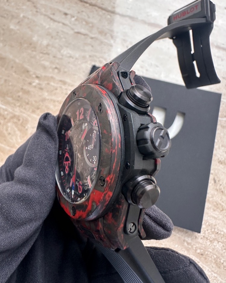 Часы Hublot Big Bang Unico Red Carbon Alex Ovechkin 411.QV.1123.NR.OVK21