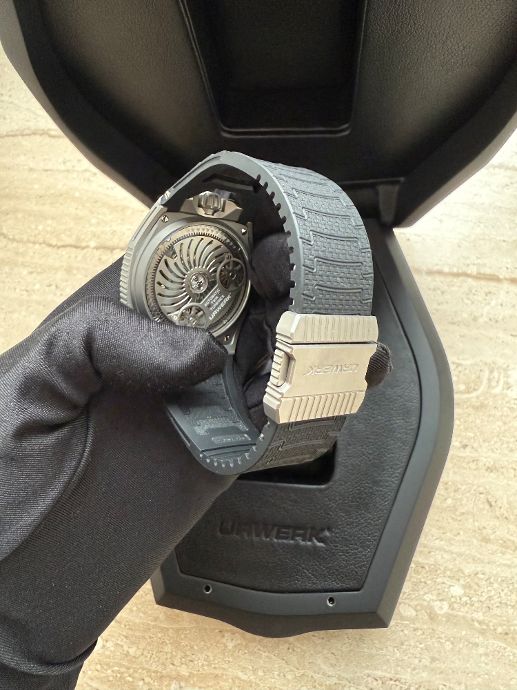 Часы Urwerk UR-150 Scorpion Titan