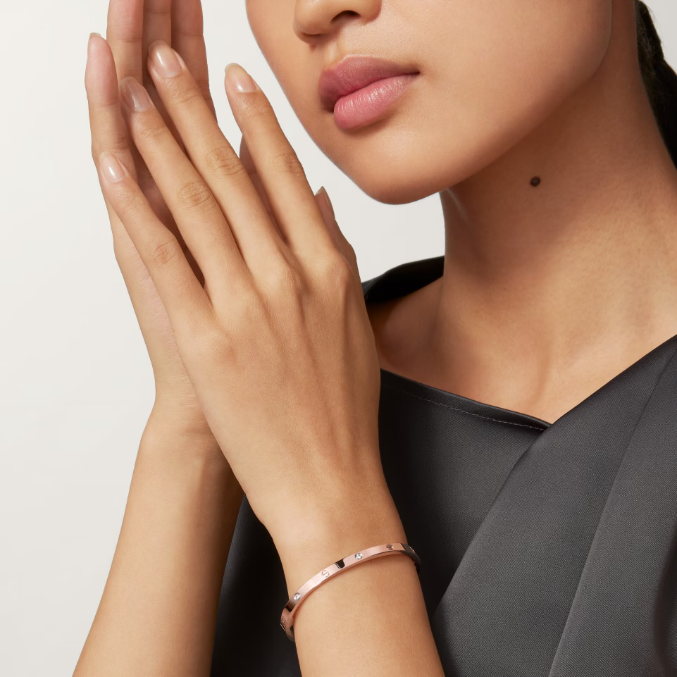 Браслет Cartier LOVE BRACELET SMALL MODEL 6 DIAMONDS B6079316