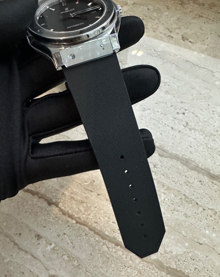 Часы Hublot Classic Fusion Automatic 45 mm 511.NX.1171.RX