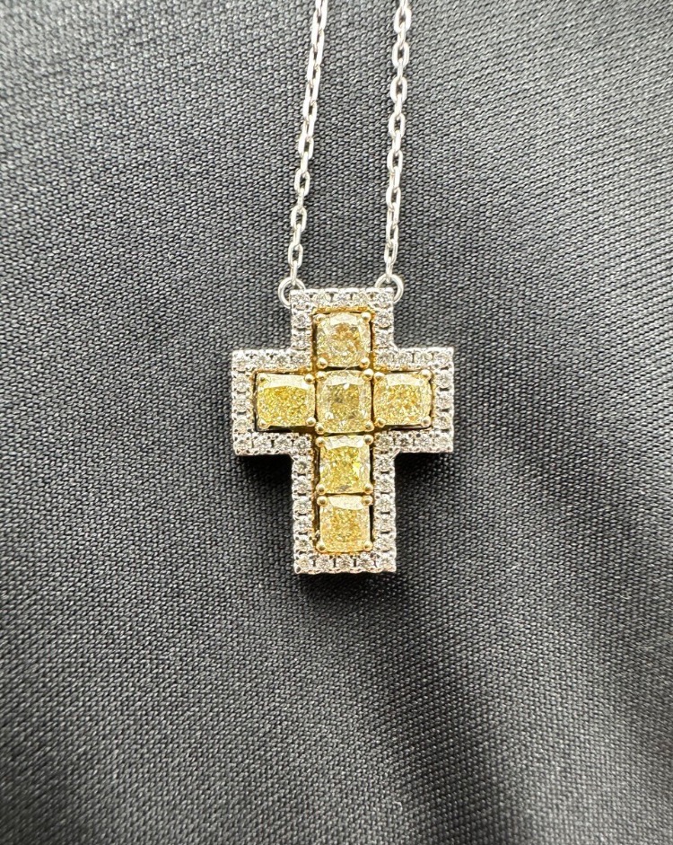 Подвеска RALFDIAMONDS крест с бриллиантами.