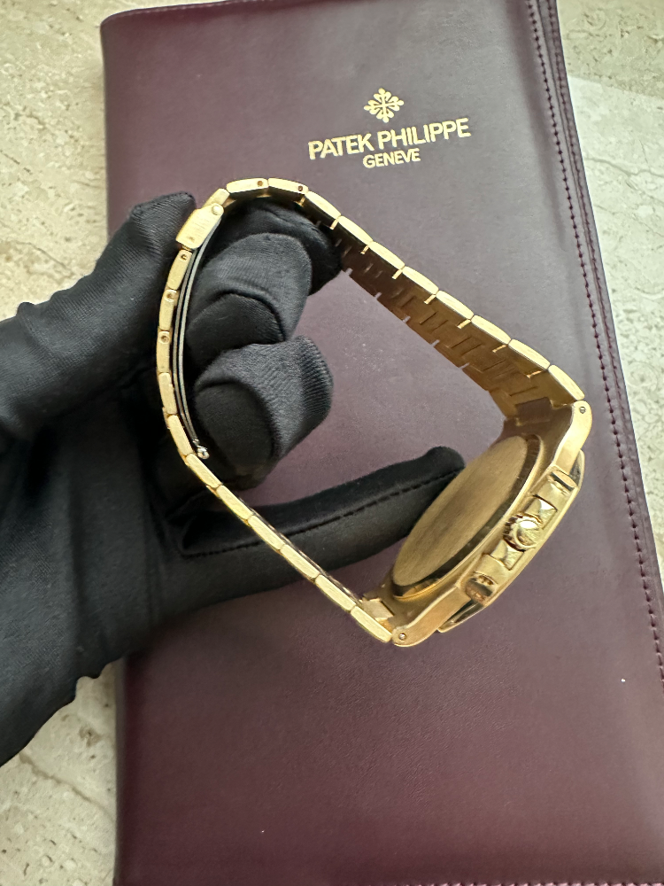 Часы Patek Philippe NAUTILUS YELLOW GOLD 3700/11
