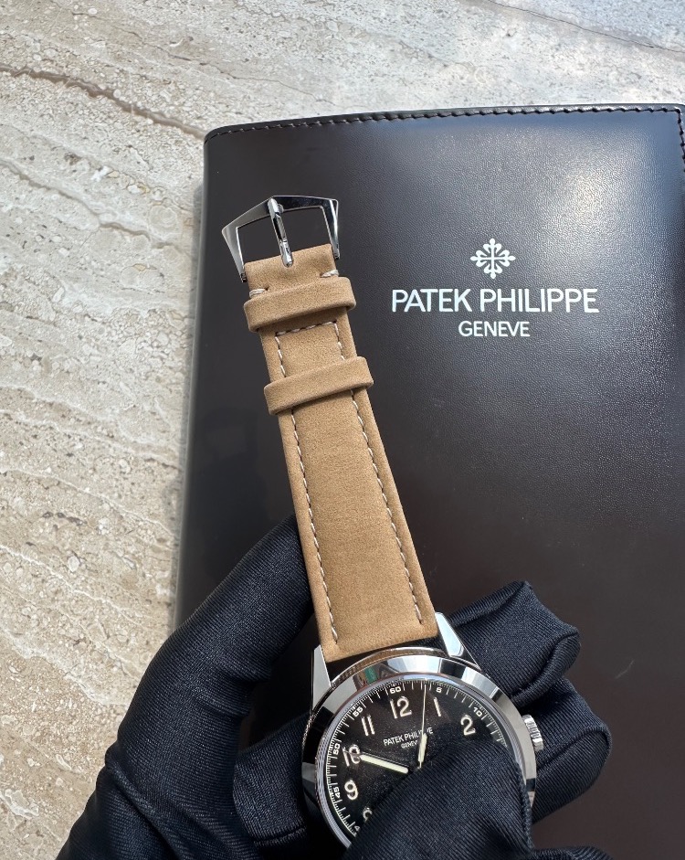 Часы Patek Philippe Calatrava 5226G-001.