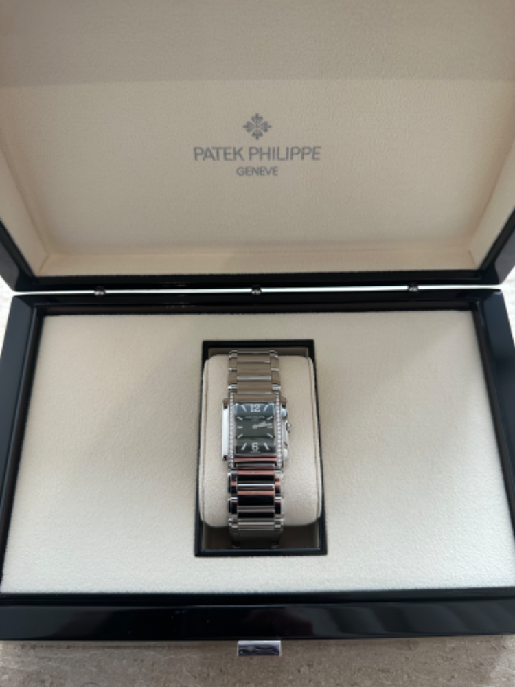 Часы Patek Philippe Twenty 4® 4910/1200A-011