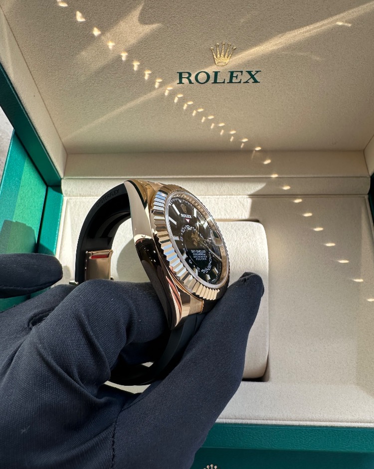 Часы Rolex SKY-DWELLER 42MM YELLOW GOLD 326238-0013