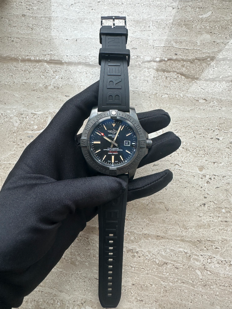 Часы Breitling Avenger Blackbird V1731010/BD12/105W/M20BASA.1