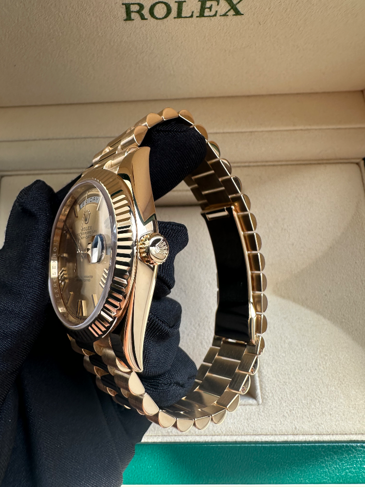 Часы Rolex Day-Date 40 mm 228238