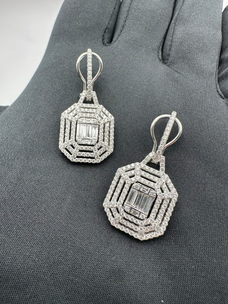 Серьги RALFDIAMONDS с бриллиантами.