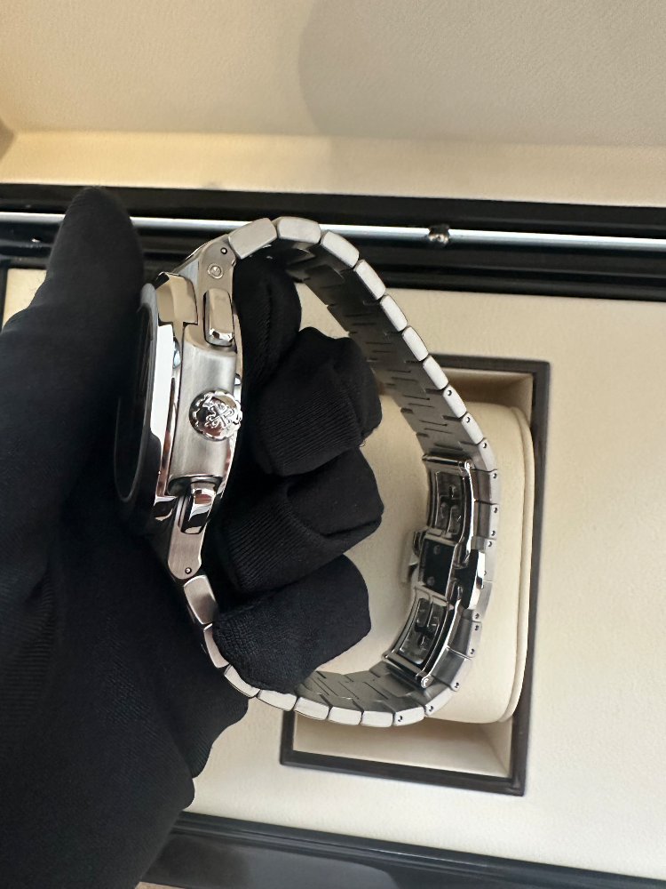 Часы Patek Philippe NAUTILUS TRAVEL TIME CHRONOGRAPH 5990/1A-001
