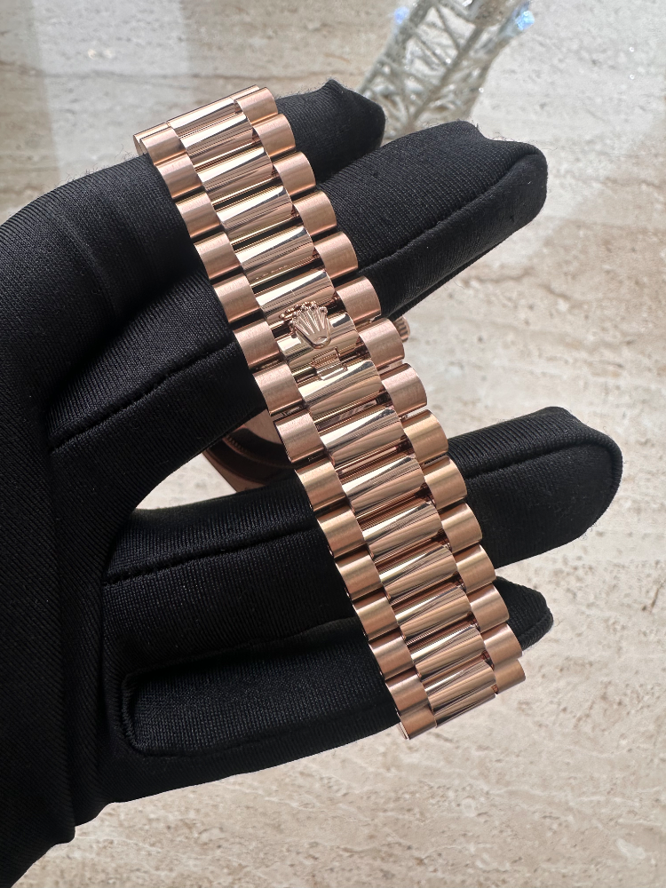 Часы Rolex Day-Data 40mm EVEROSE GOLD 228235-0004