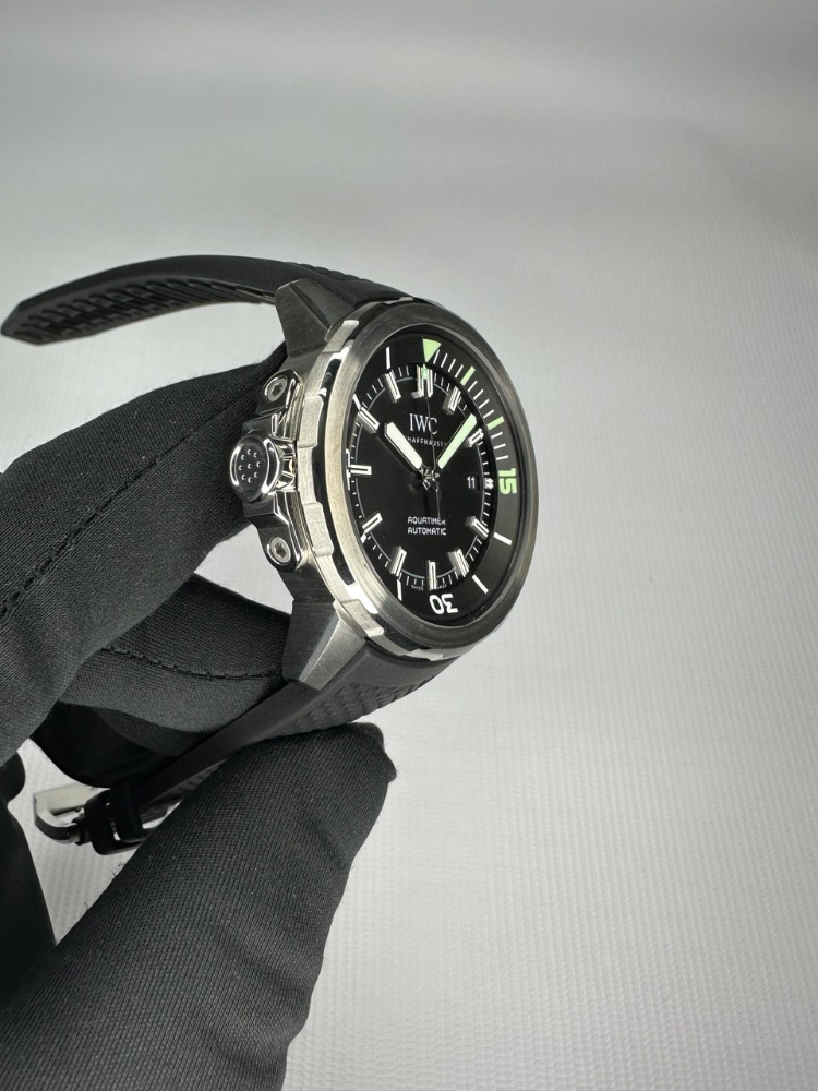 Часы IWC Aquatimer Automatic 42 mm IW329001