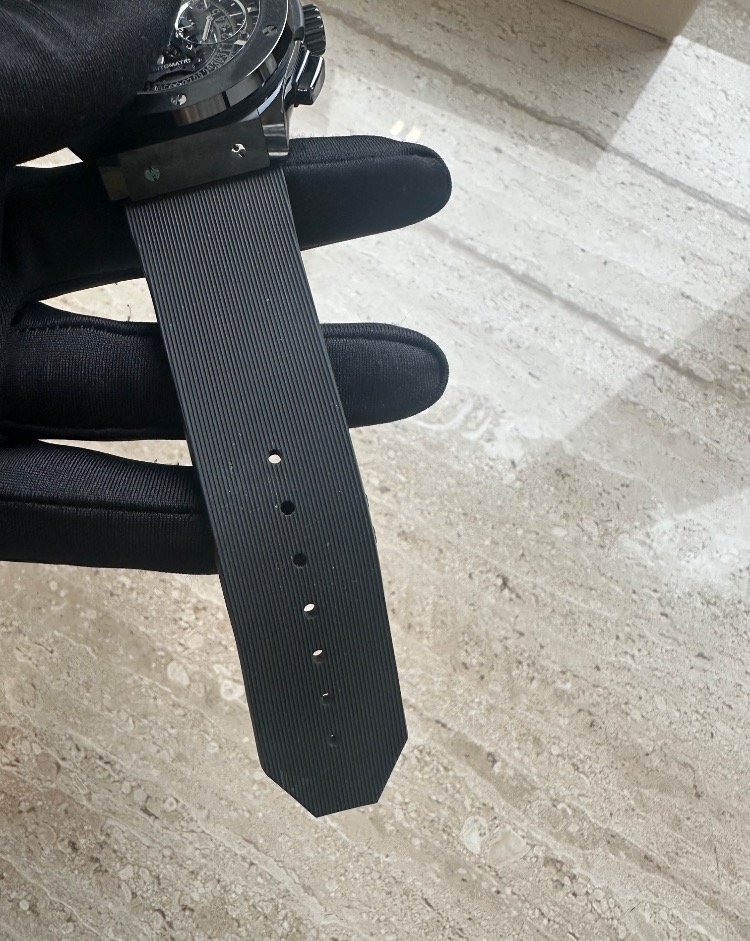 Часы Hublot Classic Fusion Black Magic 525.CM.0170.RX