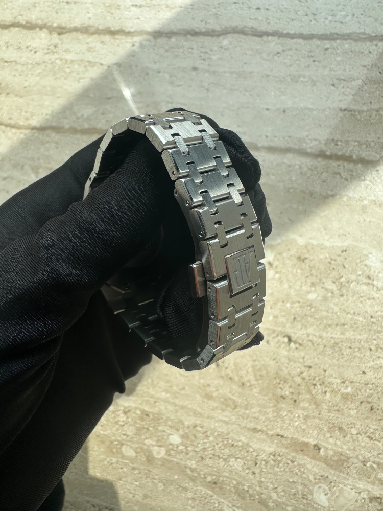 Часы AUDEMARS PIGUET Royal Oak Quartz Steel 67651ST.ZZ.1261ST.01
