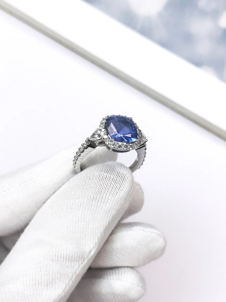 Кольцо VERDI JEWELLERY с сапфиром 3 24ct и бриллиантами.