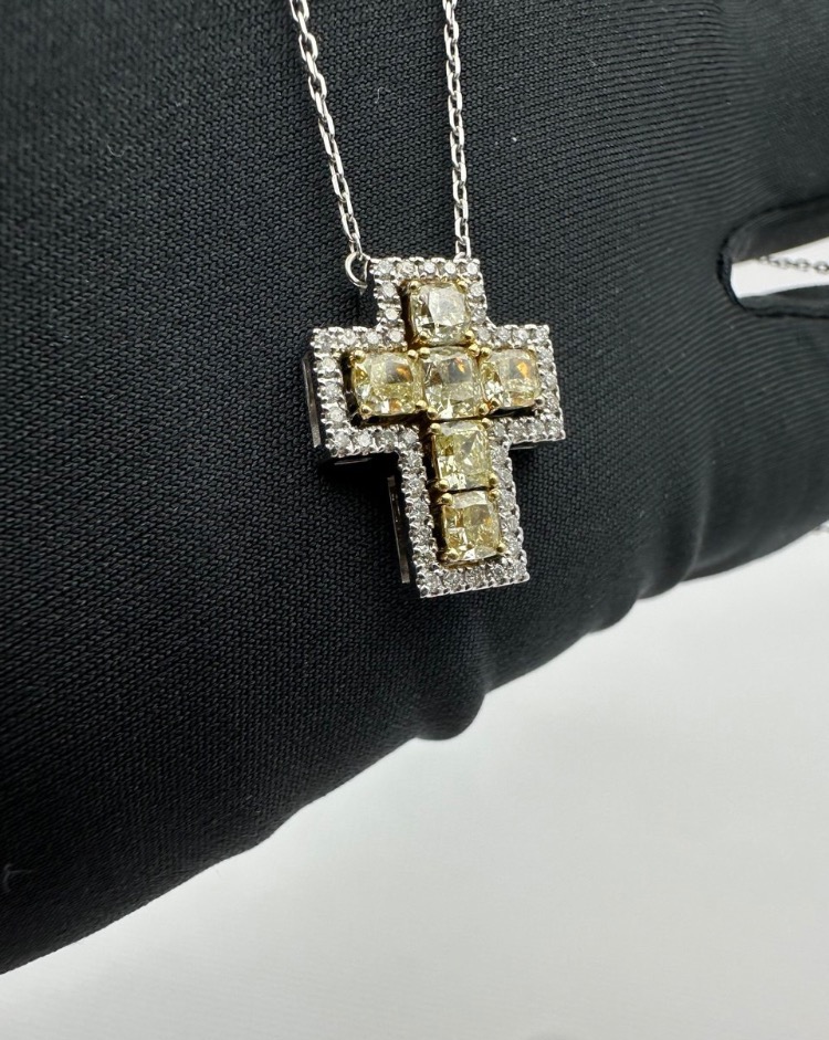 Подвеска RALFDIAMONDS крест с бриллиантами.