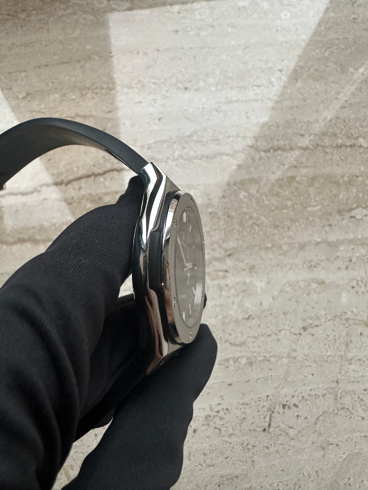 Часы Hublot Classic Fusion Titanium 542.NX.1171.RX