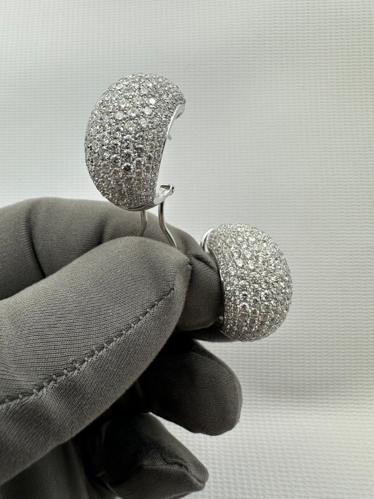 Серьги RALFDIAMONDS с бриллиантовым паве.