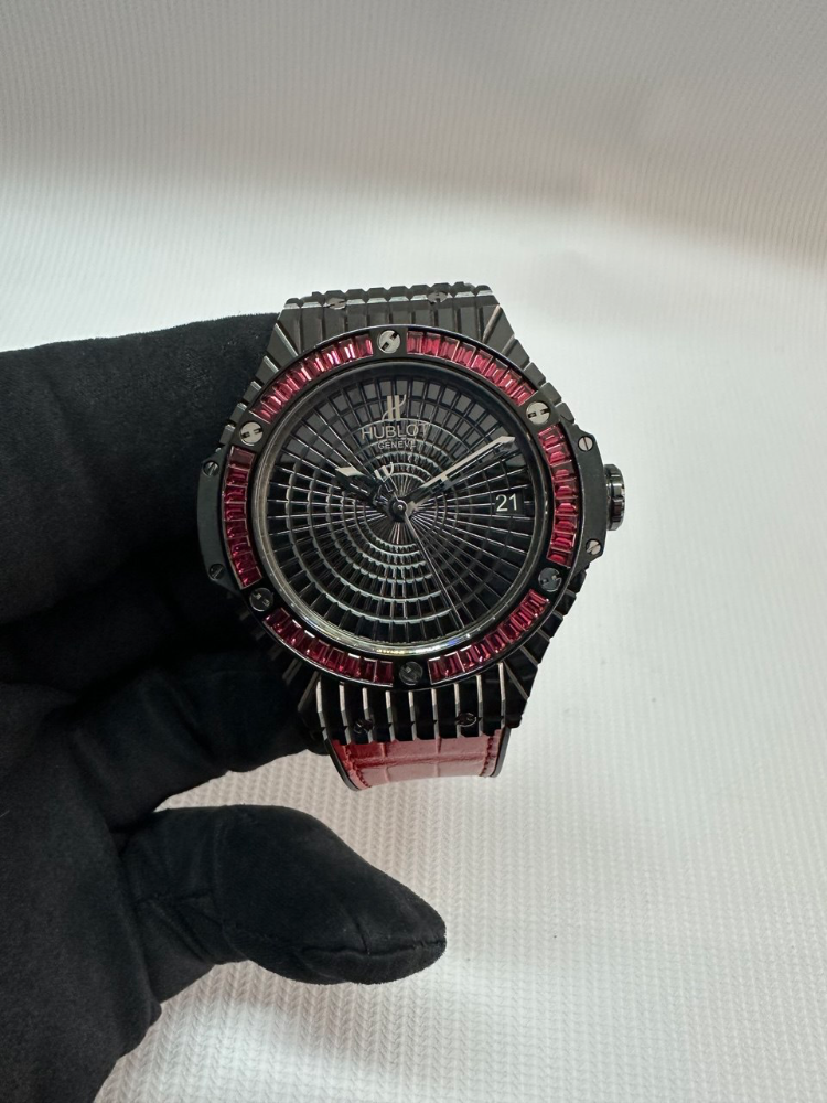 Часы Hublot Big Bang Tutti Frutti Red Caviar 346.CD.1800.LR.1913