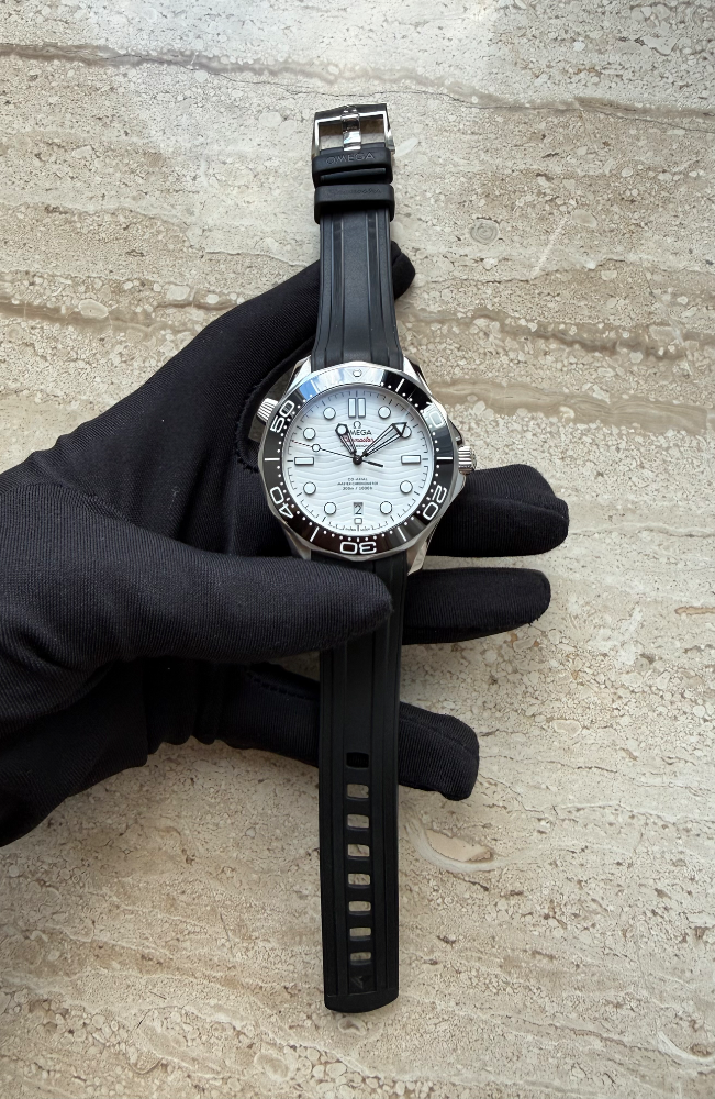 Часы Omega SEAMASTER DIVER 300M 210.32.42.20.04.001