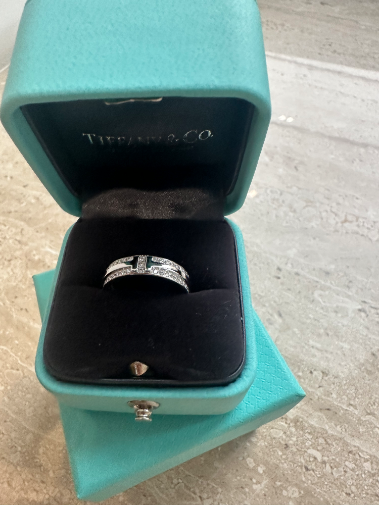 Кольцо Tiffany&Co. Tiffany T ring.