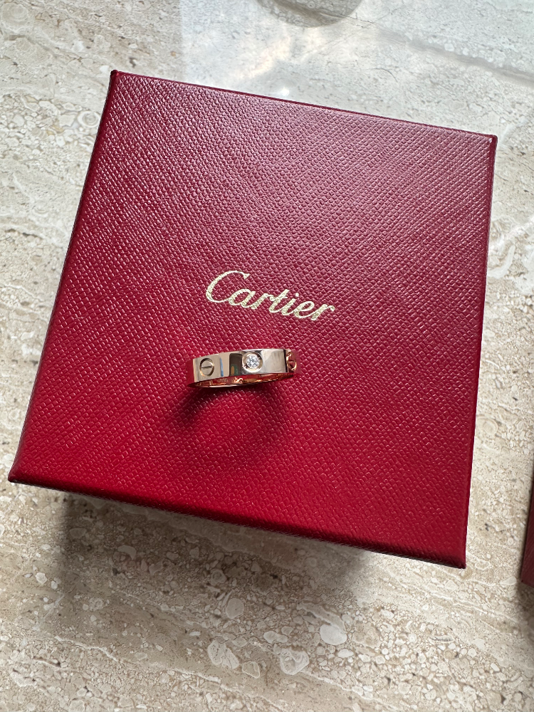 Кольцо Cartier LOVE RING SMALL MODEL 1 DIAMOND B4050752