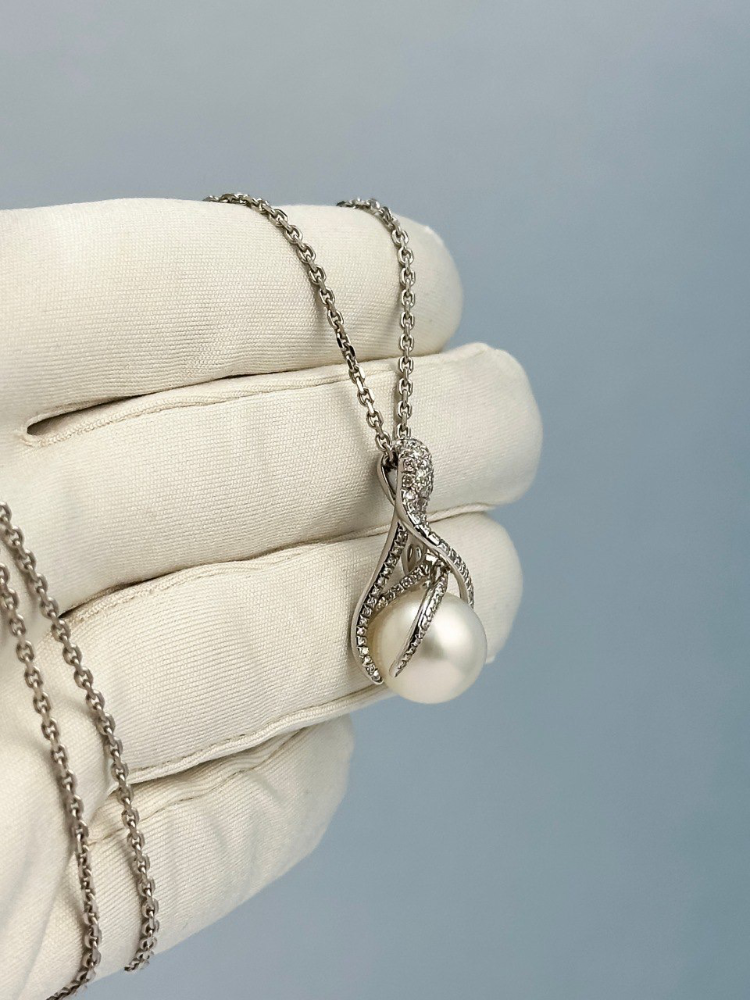 Подвеска No name с бриллиантами и жемчугом.