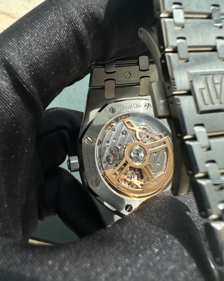 Часы AUDEMARS PIGUET ROYAL OAK JUMBO 16202XT.OO.1240XT.01