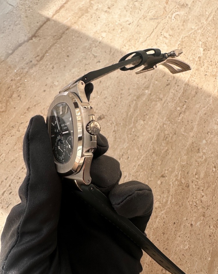 Часы Patek Philippe NAUTILUS 5712G-001